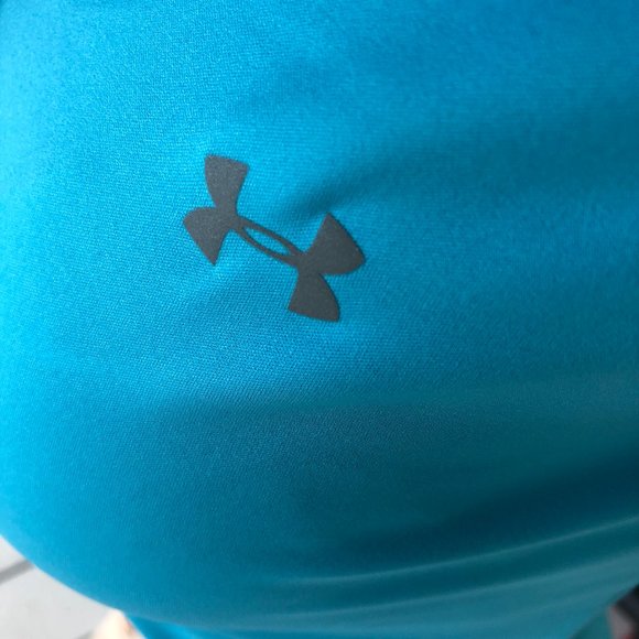 BUNDLED Two (2)Women's Under Armour Heat Gear tops - Picture 12 of 14